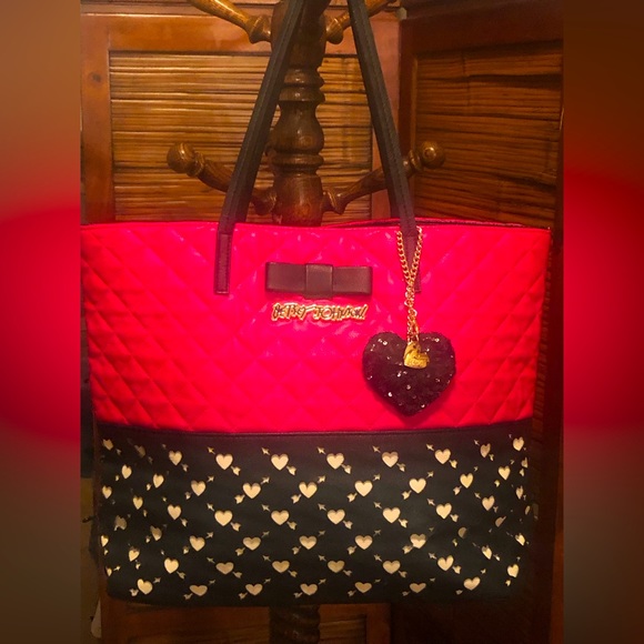 New Betsey Johnson shoulder Bag. Hot Barbie Pink with Black Accent. Full Lining - Picture 4 of 15